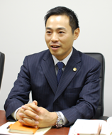 弁護士　桑田英隆